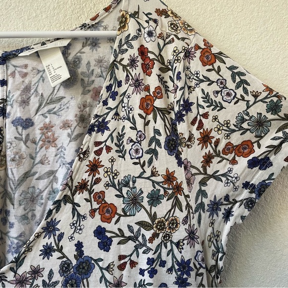 H&M short sleeve floral print casual jumpsuit in cream - Picture 6 of 9
